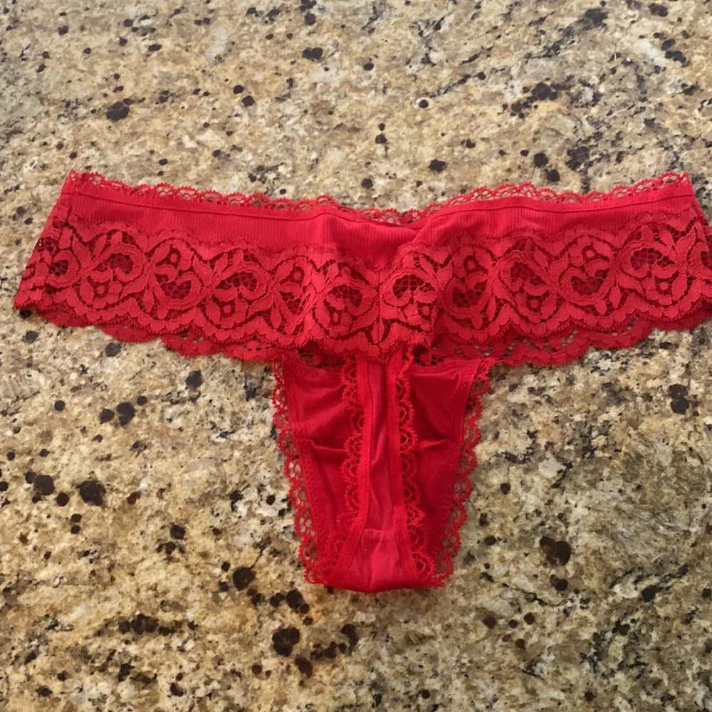 NWT Victoria’s Secret body by Victoria red thong - Picture 6 of 8